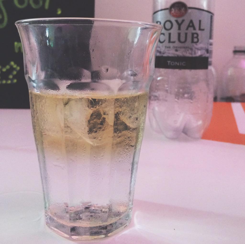 StadVat's tweet photo. Barrel-Aged @BobbysGin. Het vat ging open en het vat ging leeg. http://t.co/wLrA13j1tG