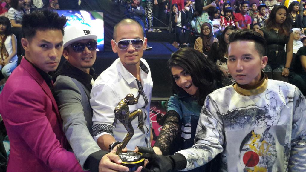 RangganizerSMG1's tweet photo. "@SCTV_: Siapakah yang akan meraih predikat sebagai First The Dance Icon? #GrandFinalTheDanceIcon http://t.co/c07EFQwaOB"