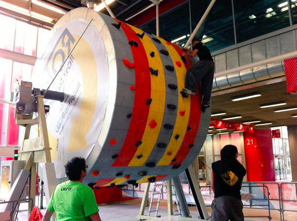 theJAMBOfest's tweet photo. Hai mai pensato di arrampicarti su una ruota? Vieni a provare il #ROTOR a #TheJamBO e sfida i tuoi limiti! http://t.co/fUaW41qI5z