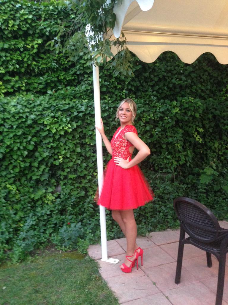 rabota11's tweet photo. Orgullosa de llevar en  mi graduación un vestido de @1sillaxamibolso  Gracias! http://t.co/kcZTgjbJn1