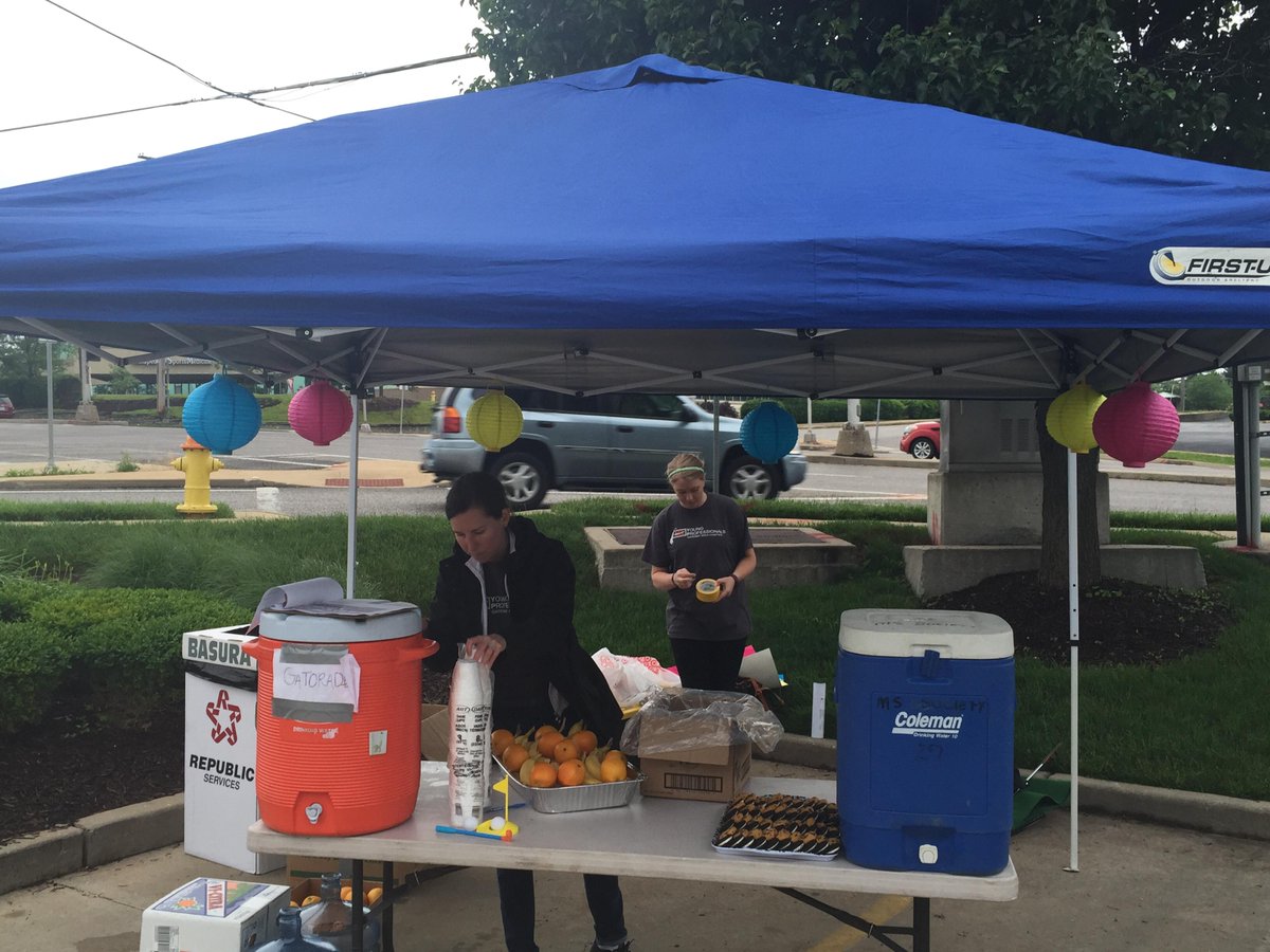 GatewayMSYF's tweet photo. We’re having a blast at our Challenge Walk rest stop!!!   #MSYF #challengewalkstl http://t.co/hKEl4tXwWp