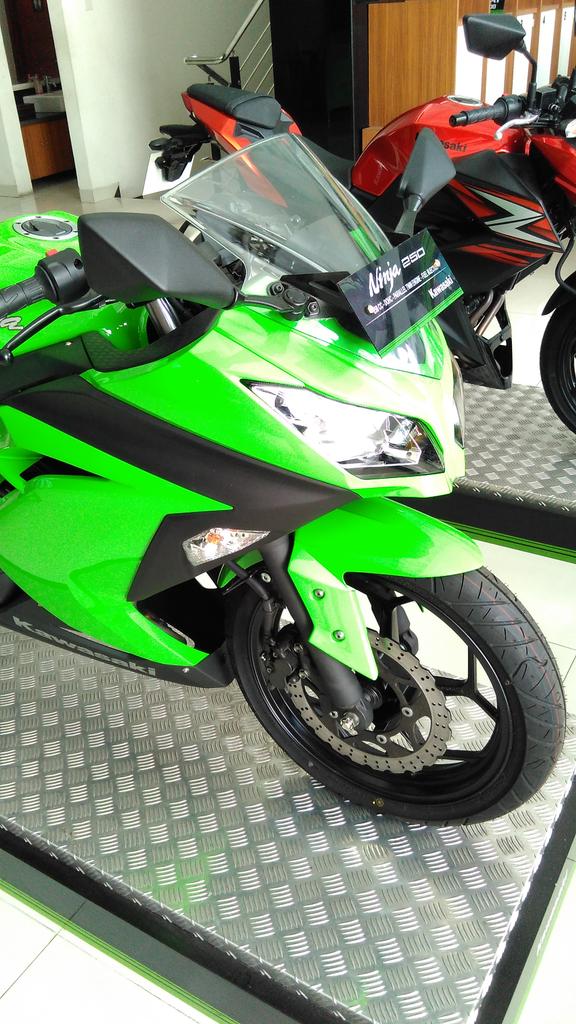 MRanggaSena's tweet photo. Kawasaki ninja 250, siap pesan dan kirim. Pin bb: 29e38e2f http://t.co/Zc5pSK6pTx