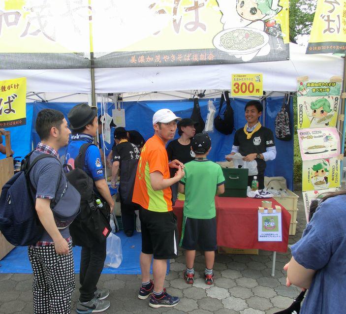 白鳥士郎 本日のｆｃ岐阜ｖｓ水戸戦は のうりん の舞台でもある美濃加茂市のホームタウンデーでした 藤井市長自らが振る舞ってくださった美濃加茂やきそばは初めから終わりまで大盛況 皆様ぜひ美濃加茂へお越しください Fcgifu 美濃加茂 Http T