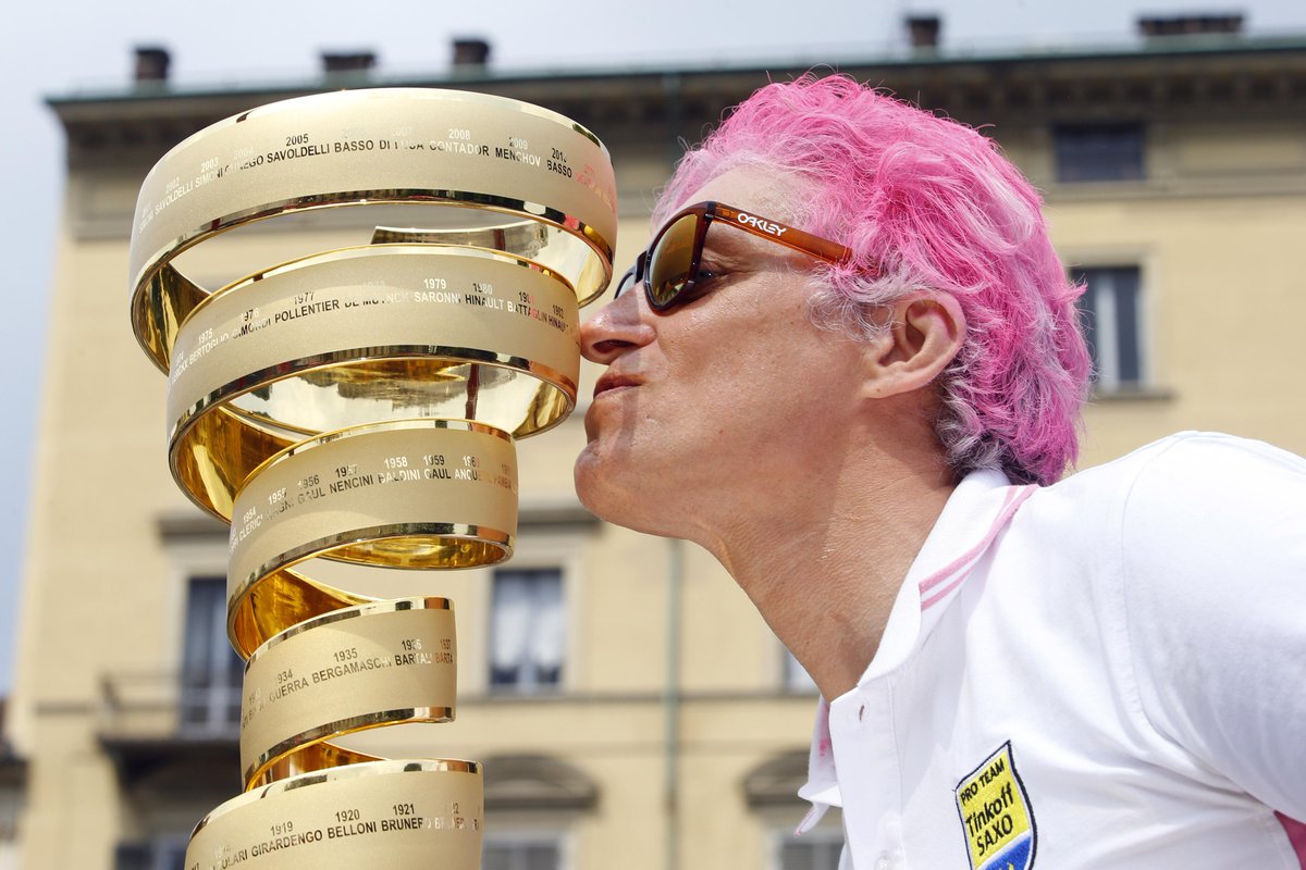 tinkoff_team's tweet photo. Final K of @giroditalia 2015!!! 1k away from the overall win! #Giro @albertocontador @olegtinkov #TinkoffSaxo http://t.co/GVjKUpxGl4