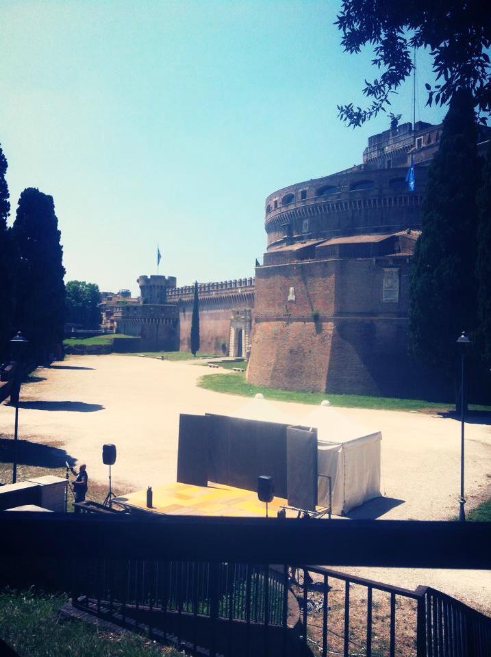 Gli ebrei sono matti stasera è al #RomaFringeFestival! Vi aspettiamo alle 22 sotto Castel Sant'Angelo, palco C