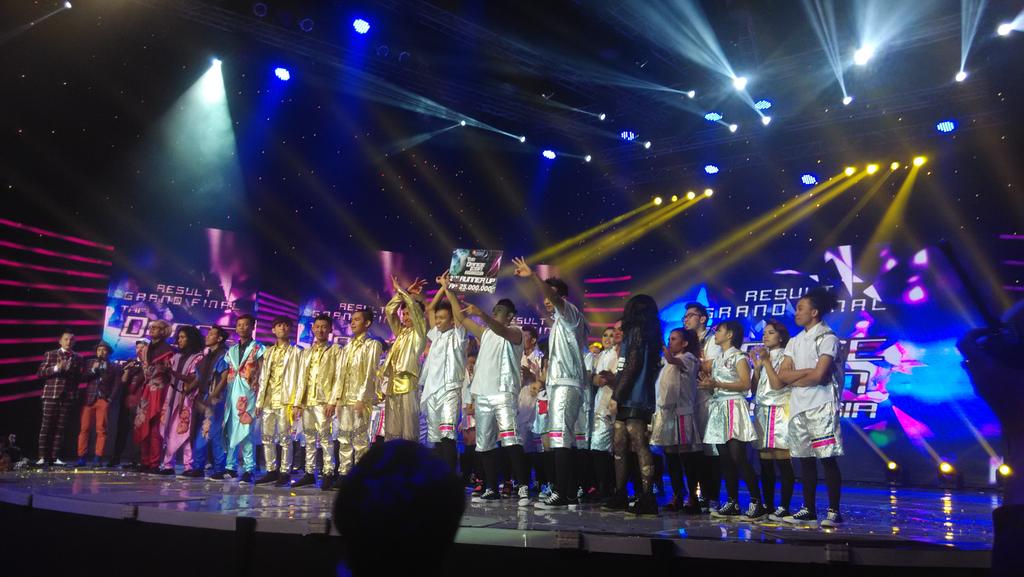 <a href="/Dodo_limitCrew/">Dodo Unlimited PAZ</a> @EtenZygb <a href="/AyodyaBanu/">yoloyoda</a> Kami selalu support kalian,terus bekarya!!❤ Will miss you guys!!!!😢😭💕