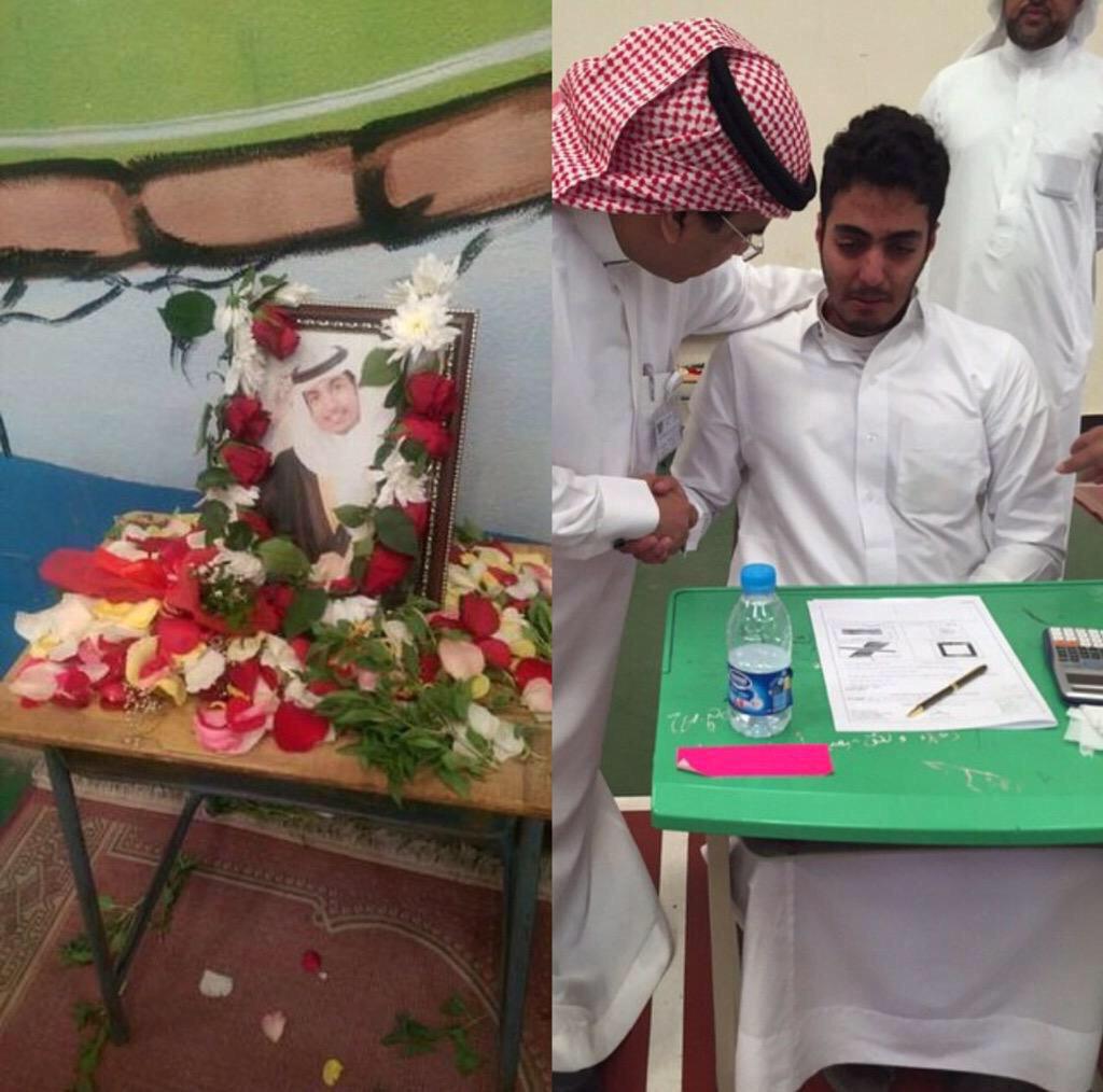Almajlliss's tweet photo. صورة / طاولة الشهيد محمد العيسى خالية خلال اختبارات الثانوية في مدرسته بالدمام .. وزميله في الفصل يبكي حزناً عليه. http://t.co/WeSrpmV8n7