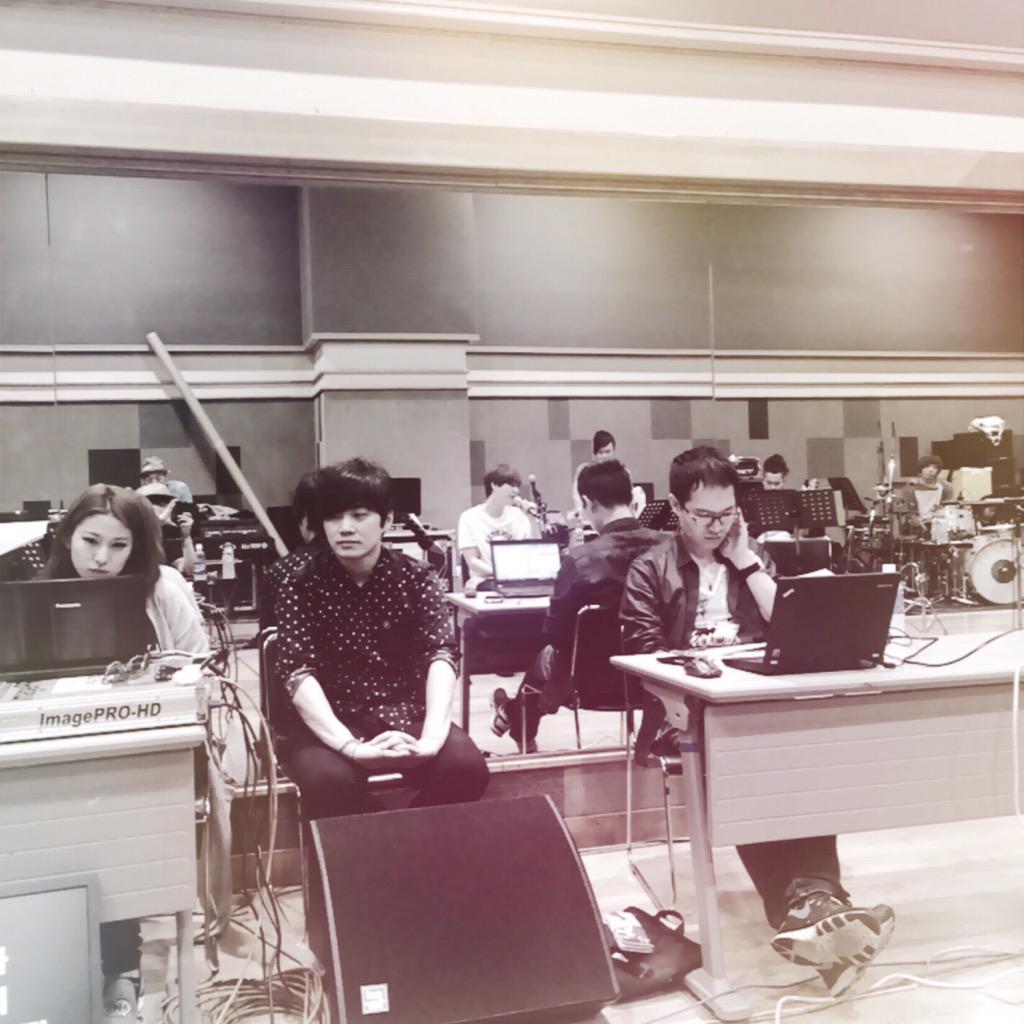 shfly3424's tweet photo. バンドの練習 🎹 http://t.co/aJRUGRbpz9