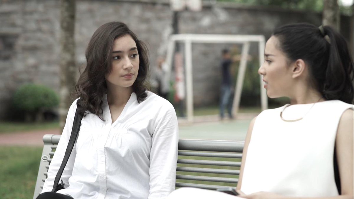 NET_Stereo_'s tweet photo. Dara coba ngobrol ke Diva tentang hubungannya sama Alex. Tapi Diva nggak mau :( #StereoNETeps11 http://t.co/Ud0ZUPrGEV