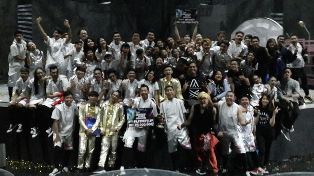 winnyrosalina's tweet photo. AND IT'S A WRAP!! Thx utk 3 bulan yg menakjubkan! Thx utk smua dance crew! Ur amazing! CU di #TheDanceIcon season 2 😙 http://t.co/KqXkogUINT