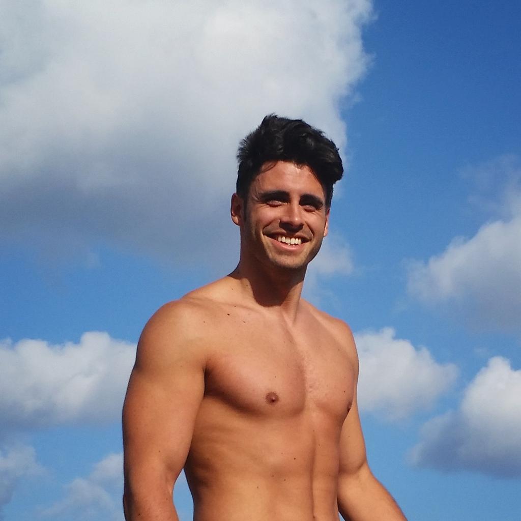 NoelBayarri's tweet photo. "Una sonrisa no significa carecer de problemas, sino la habilidad de ser feliz por encima de ellos" http://t.co/Do0yJ6LIKq
