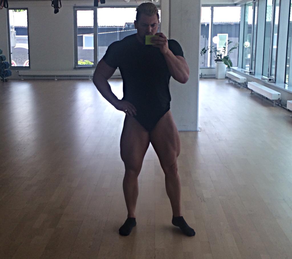 IFBBDanielPruhs's tweet photo. Got legs!? #aesthetic #fitness #fit #Bodybuilding #sponsored #athlete #wwe #fitnation #fitfam #quads #cardio #health http://t.co/vUdzZFptSb