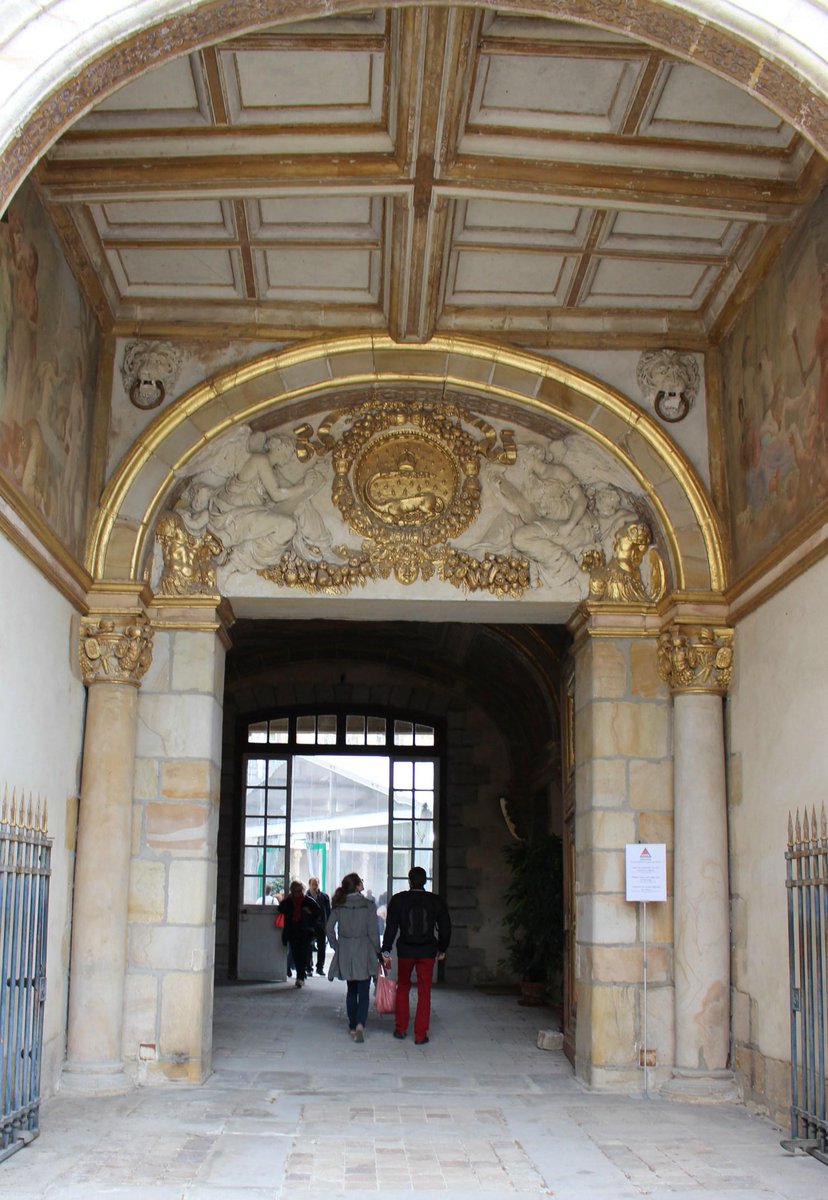 CFontainebleau's tweet photo. Porte Dorée, cour Ovale, galerie de Peintures... des espaces exceptionnellement ouverts à l'occasion du #FHA15 http://t.co/RdalKFnpdc