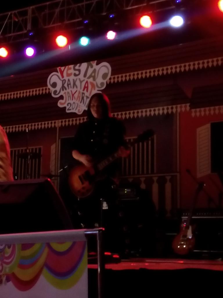 Menggemparkan panggung <a href="/NAGASWARA_ID/">NAGASWARA Music</a> at PRJ Senayan...  keep rock n' roll para kaka2 KKBand.. yeahh!!