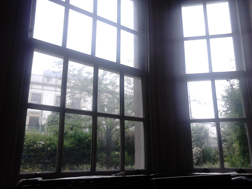 HiscottJohn's tweet photo. Pissing it down in London today, I wanna go out but no idea what to do... http://t.co/tBYPpXIM9H