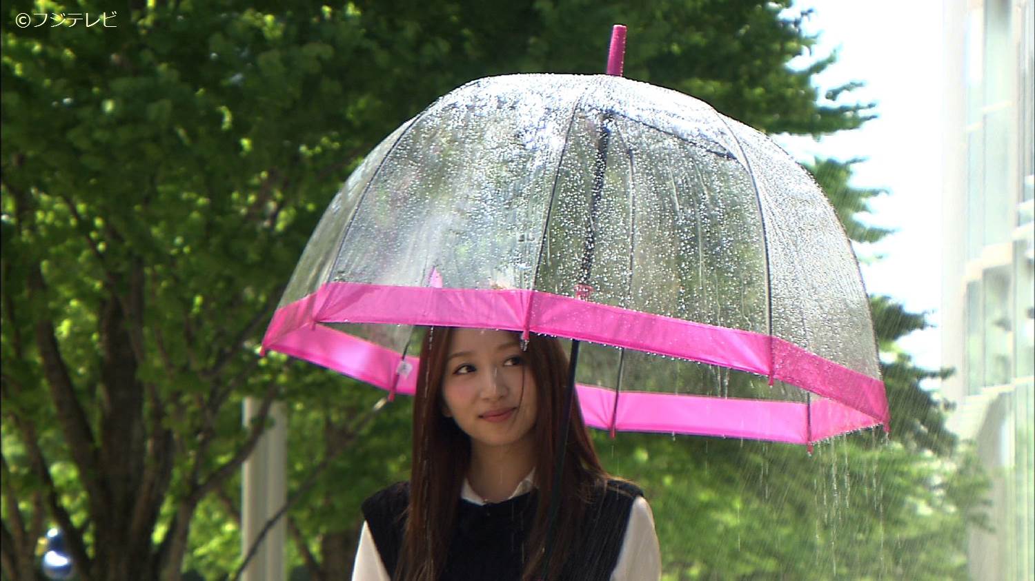 めざましテレビ あすのモアセブンは 最新 Amp ユニーク傘 を鹿沼憂妃ちゃんが紹介 憂妃ちゃんのさしている傘はイギリス王室 御用達の傘なんだって こんな傘なら雨が楽しくなっちゃうね ๑ ꇴ ７時４５分過ぎの放送を要チェック Http T Co