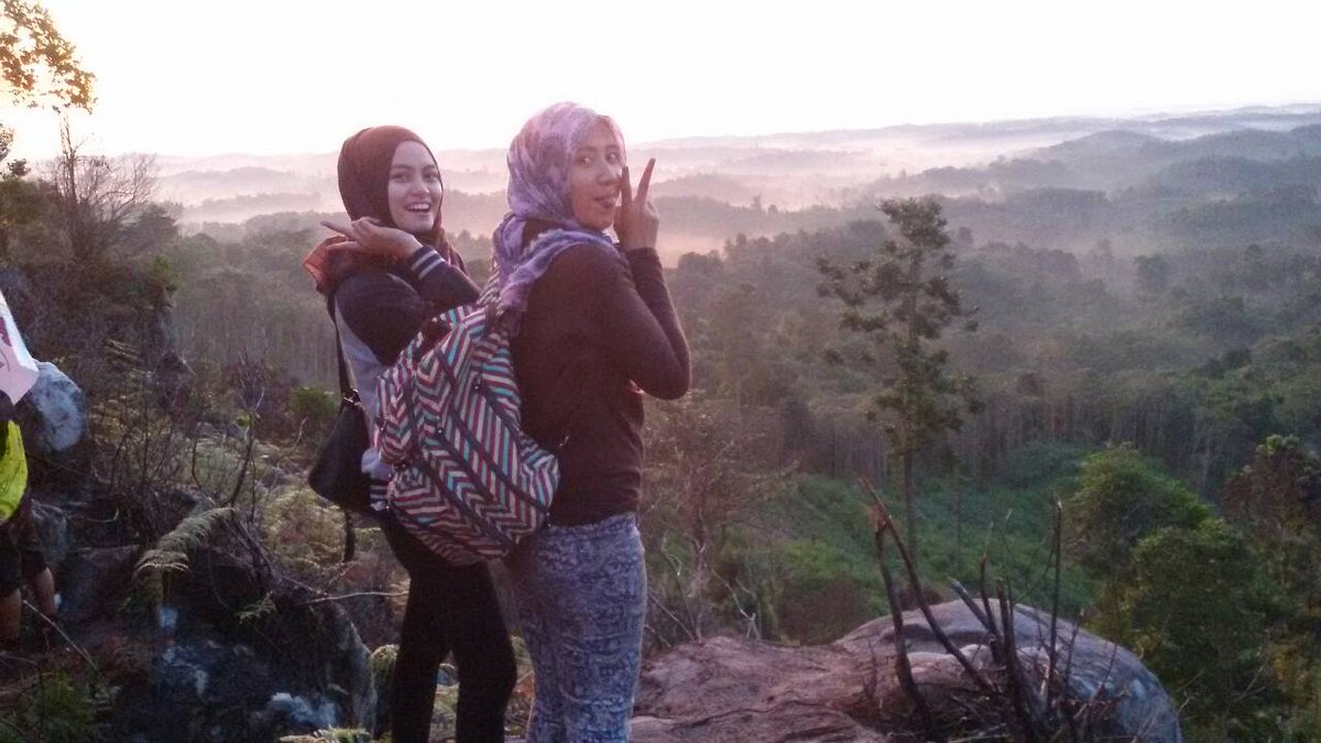 Indonesia itu keren!!! #dutawisatamanuntung #batudindingkm45 <a href="/DiscoveryBorne0/">Discovery Borneo</a>