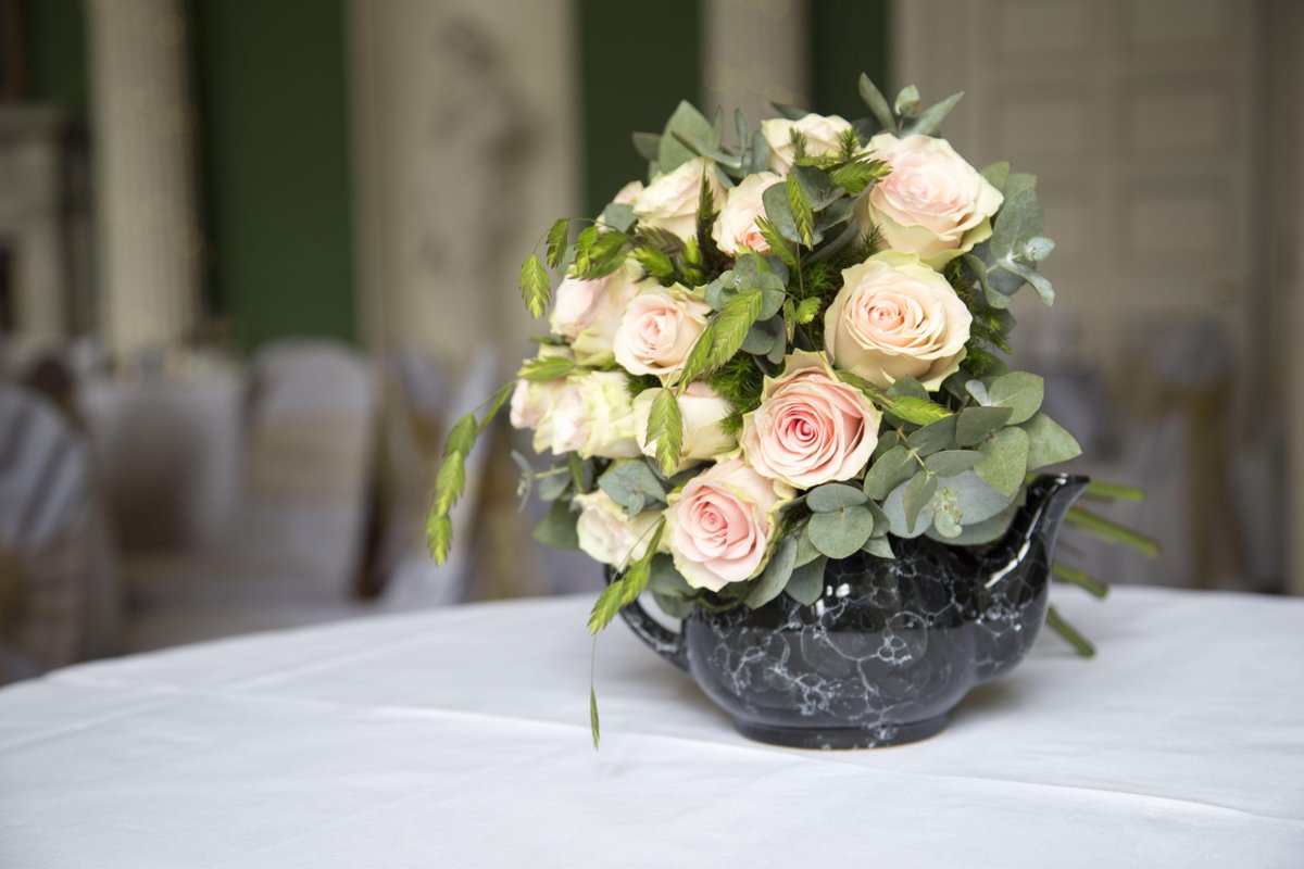 jkfloraldesign's tweet photo. Wedding in Hazelwood Castle was amazing; here are some pictures, hope you agree with me? http://t.co/9QIkw0pQe0