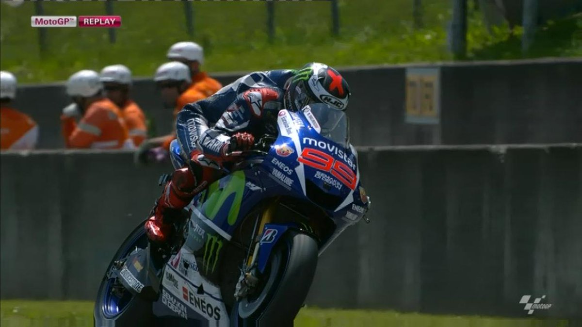 MediasetMotor's tweet photo. #MotoGP Exhibición y victoria de Jorge Lorenzo en Mugello. Iannone y Rossi, podio. http://t.co/1w0wC6je4j http://t.co/RIgVz7RRRL