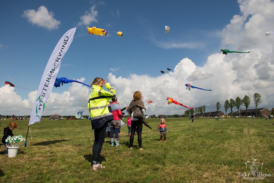 gekewillems's tweet image. Gisteren stevig windje tijdens het #Vliegerfestival in Emmeloord #GemeenteNOP #Westermeerwind #Emmelhage