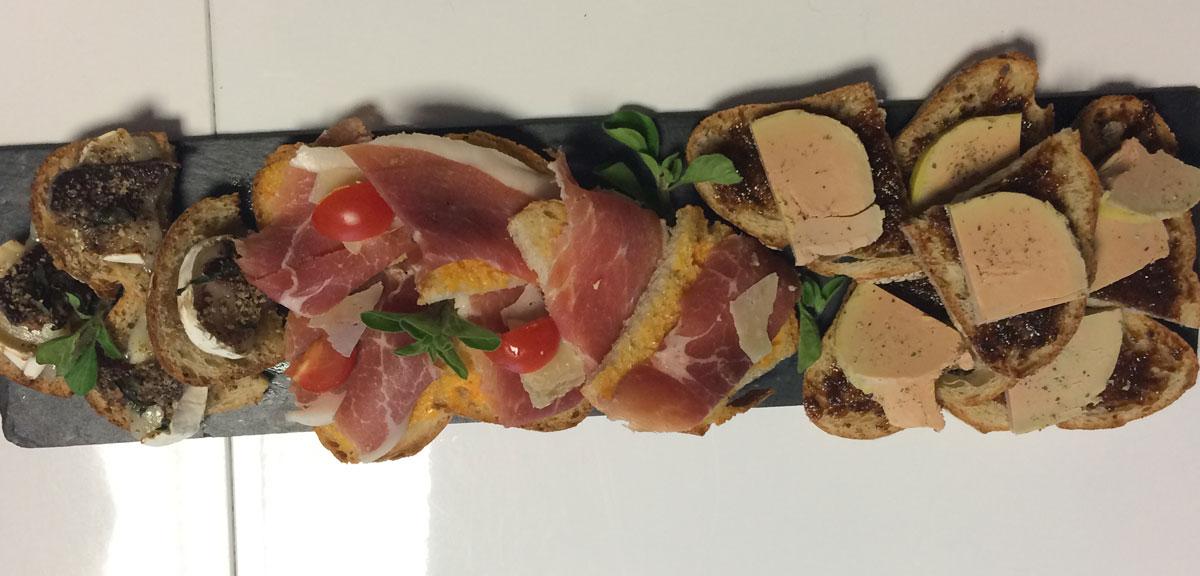 Traiteur_BERNAT's tweet photo. #foiegras #jamboniberico Jean-Luc vous propose de baver devant cette ardoise avant de la déguster... http://t.co/5ZNSB4C8NO