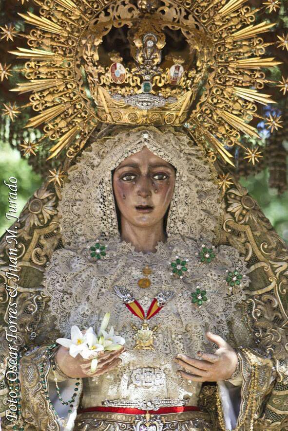 Sergio_svq's tweet photo. Para los que no pudimos vivir tu Coronación, nos permitistes disfrutar de tu cincuenta aniversario multitudinario. http://t.co/D6JEXyzv99