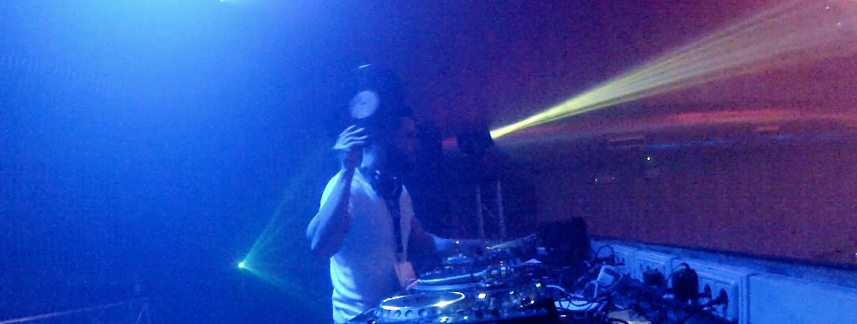 BenGarl's tweet photo. 15 años girando mis discos, pero hacerlo en @fabrikdiscoteca @surface_club #MegaPanic #techno es especial #vinilo #dj http://t.co/YunqbxLnNC