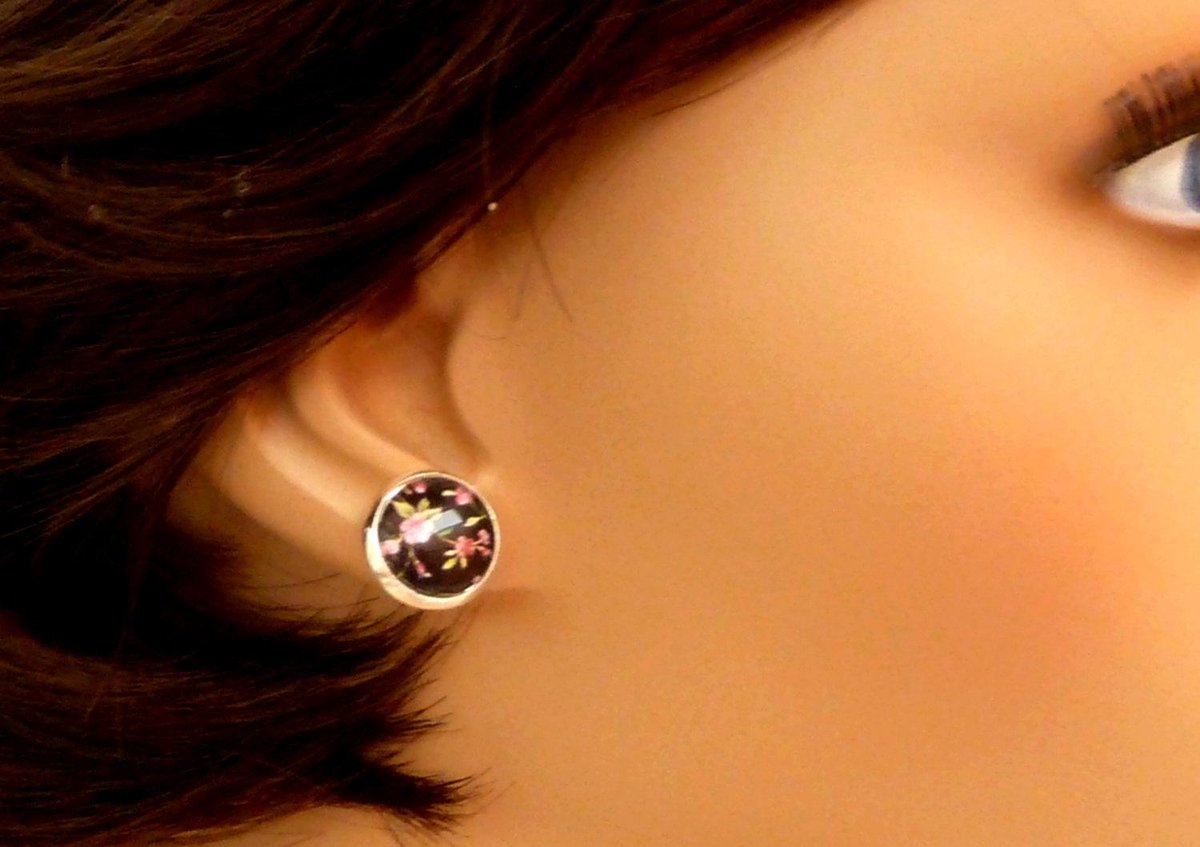 rosentraum's tweet image. Stud earrings in silver with lovely rose pattern, antique earrings, flow… etsy.me/1OAA6w2 #Etsy #RosePattern