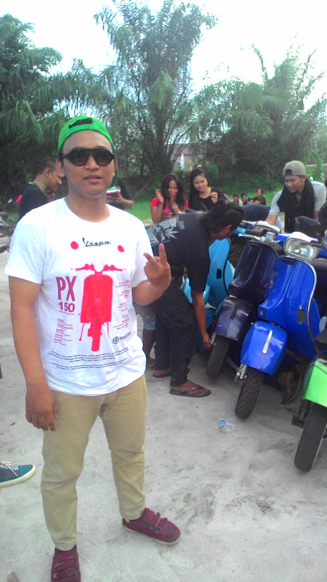 AditSiNaga's tweet photo. Fun Game. Blusukan Vespa. Persiapan perayaan 11 tahun Mentaya Scooter Club 6 Juni 2015 #ParadayShow @ParadaysID http://t.co/Gz5kOxsal8