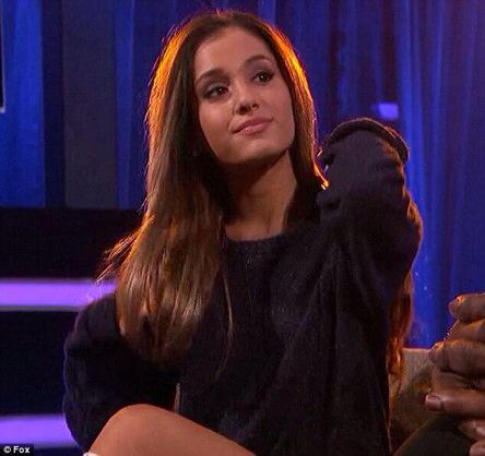 lmaoHFsucks's tweet image. Ariana's hair down appreciation tweet🙌