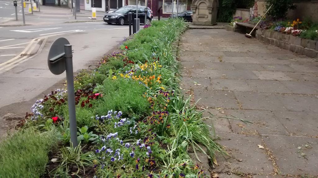 KirkstallBloom's tweet photo. Hi #kirkstall we put lot work in today! Enjoy our beautiful garden this Summer. MANY thanks to our awesome volunteers http://t.co/UF3gyKqhXf