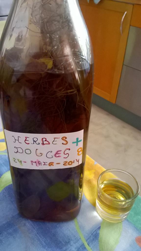 oriolgomez's tweet photo. Excel.lents herbes fetes a la 1a edició del taller d'herbes de ca na @bcalizr i en @mateumf #salut http://t.co/SX8AYQT4VC