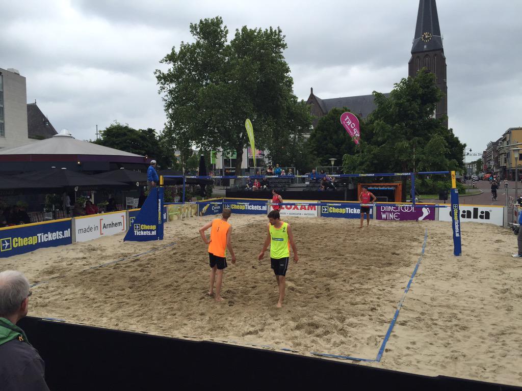 Blijft een prachtig initiatief. Eredivisie beachvolleybal in 't centum van Arnhem.