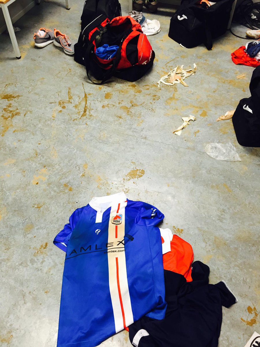 in de regen tegen Katwijk: 4-3 verloren. Had doellijntechnologie de gelijkmaker wel gezien? We zullen t nooit weten.