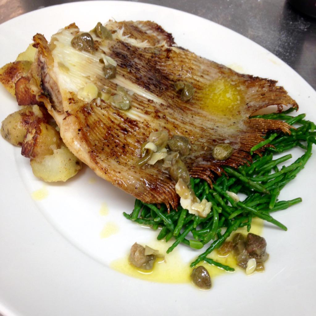 camsmillfareham's tweet image. Grilled skate wing, caper &amp;amp; almond butter, new potatoes, samphire - lovely #freshforspring @onlyatfullers
