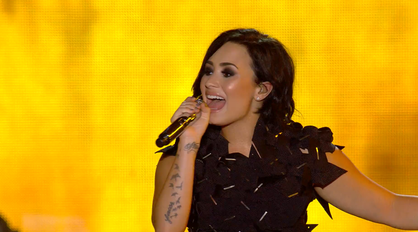 mdtvindonesia's tweet image. Let&apos;s singing with @ddlovato - Give Your Heart a Break! Wohooooo #MeriahnyaNET2