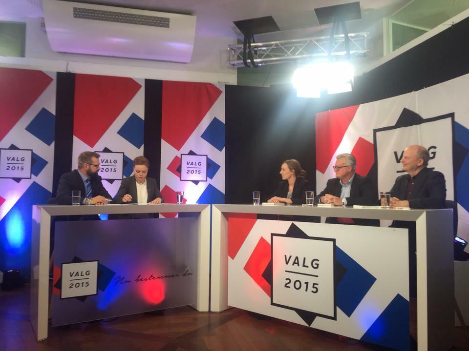 clj1953's tweet photo. I dag til optagelse af S valgprogram på TV2 Bornholm med de øvrige S kandidater. God dag! #fv15 #tv2valg http://t.co/KRhLDwQ0Vd