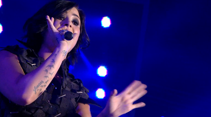 MeriaAnisa's tweet image. &quot;@netmediatama: Gimana nih menurut kalian perform dari @ddlovato bawain Neon Lights? #MeriahnyaNET2 http://t.co/4TLD0534L9&quot;