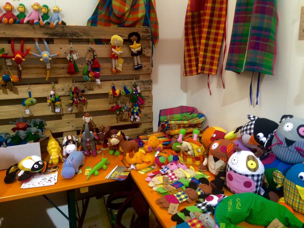 SRubinato's tweet photo. Stand con giocattoli cooperativa Selyn di Sandra Wanduragala, avvocato attivista diritti civili di donne e bambini http://t.co/O4FDTAoq7Y