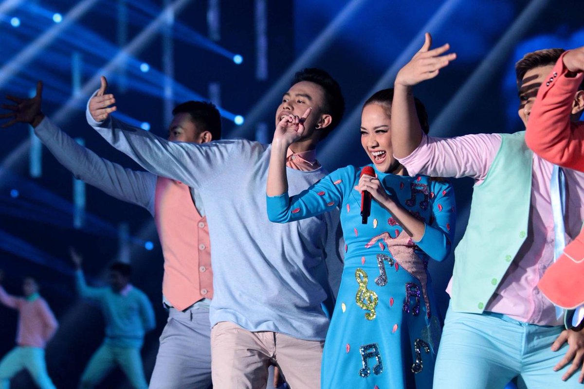 bilLy_noure's tweet image. Suka ini. Sumpah! RT @netmediatama Yuhu! @bclsinclair ecover lagu milik @taylorswift13 - Shake It Off. #MeriahnyaNET2