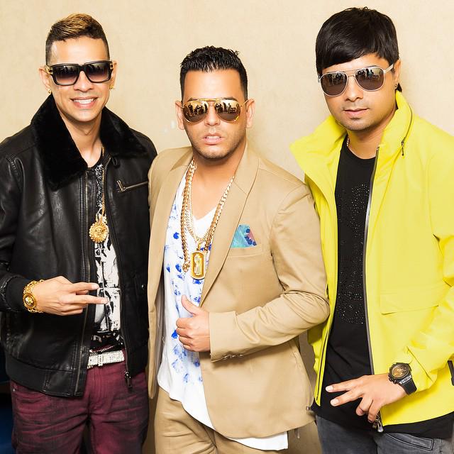 Tbambino's tweet photo. Ayer junto a @PLANBLIVE  haciendo historia en el #TheShowli @ELCOYOTETHESHOW Feliz Domingo a todos!. http://t.co/6ieoL187D5