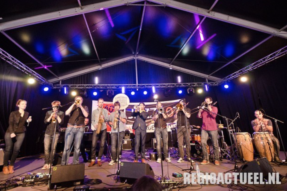 #SamVloemansBand and <a href="/brokenbrass/">BrokenBrass</a> <a href="/JazzBoz/">46 JazzBoZ</a>. Picture by <a href="/Regioactueel/">Regioactueel.nl</a>