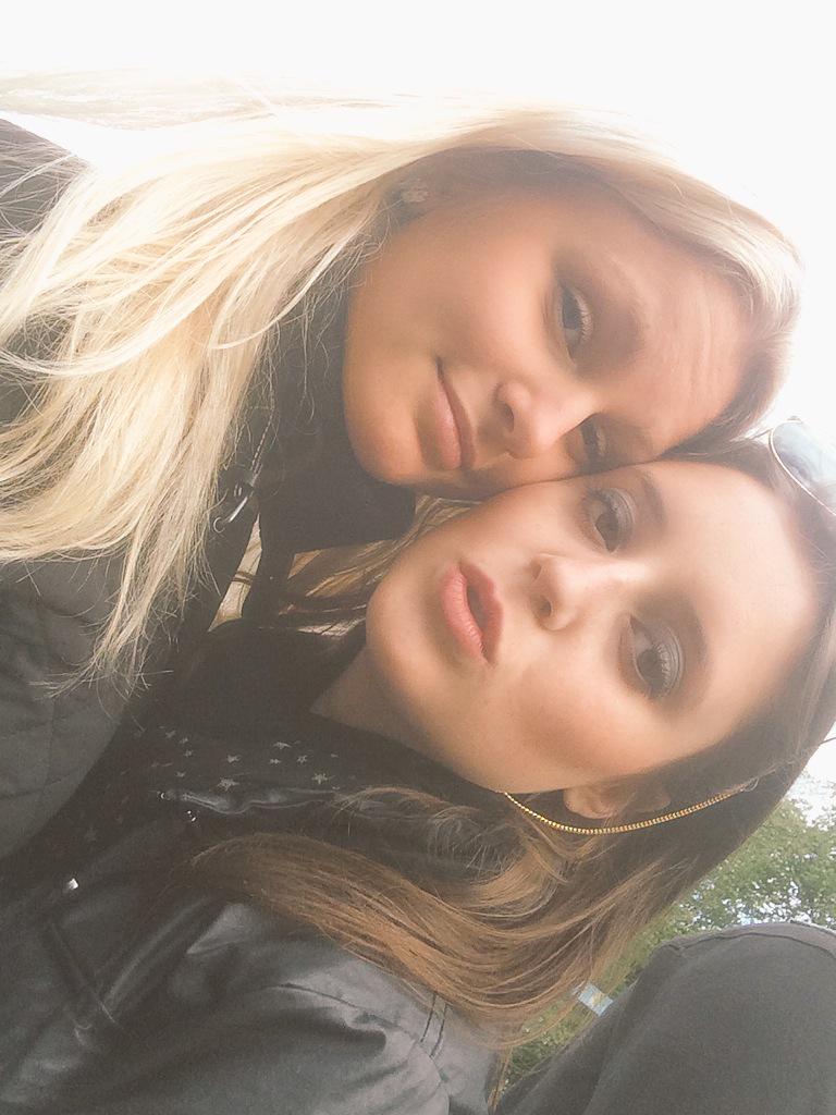 AmandaNadell's tweet image. Frågan är bär togs denna bilden😆😆