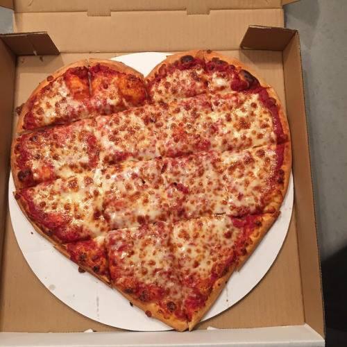Acids__'s tweet image. Imma just leave this here... I love you Dalton❤️😝you're more amazing than pizza (ps that's a lot of amazingness)