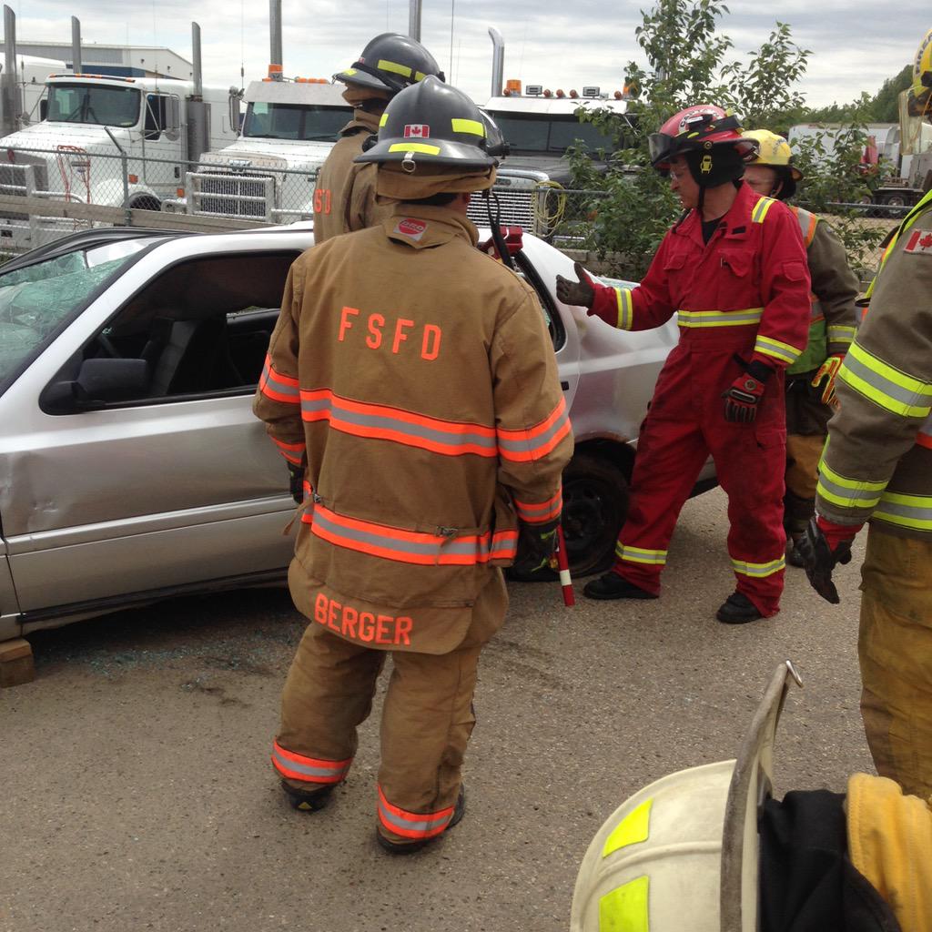 bheesing's tweet image. 3 members of #FortSaskFD learn from the best @firedog7 in Red Deer!
#learningthecraft #training @theizz1 @fsfdshawn