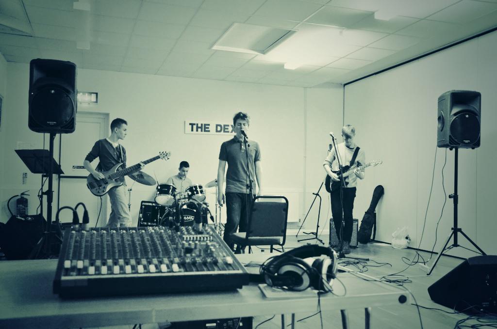 thedexofficial's tweet photo. The bands recording session last week! http://t.co/80gs0gduO8