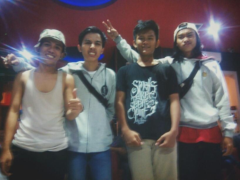 <a href="/fauzii05/">fauzi_GH</a> <a href="/wiwid_k/">Wiwid</a> <a href="/standbymeJKT/">Stand By Me (Official)</a> \m/