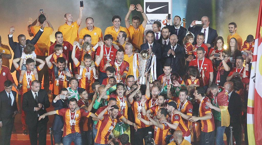 ٤ نجوم غالاتاساراي البطل