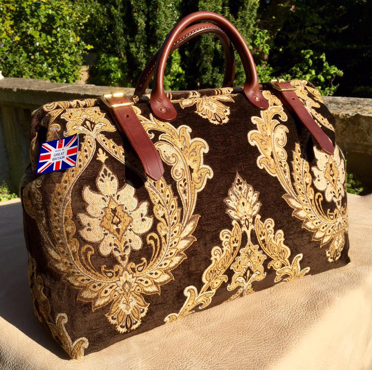 LondonJacks's tweet photo. #Lovely #Carpet’ #TravelBag Different Colours &amp; Sizes http://t.co/Pahm3crU1V http://t.co/7xUggGdwIJ #PurpleBiz #Bizitalk #Adowl #ShopEtsy