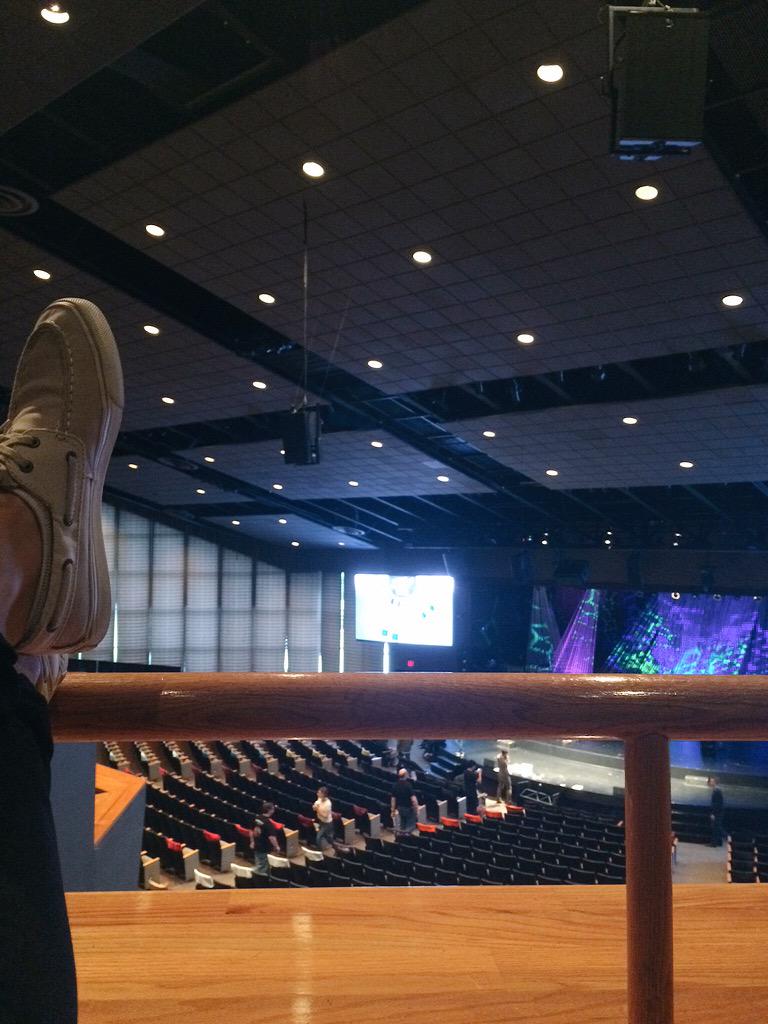 labfall's tweet photo. Where the introverts go before church: http://t.co/XgHphJbMPN